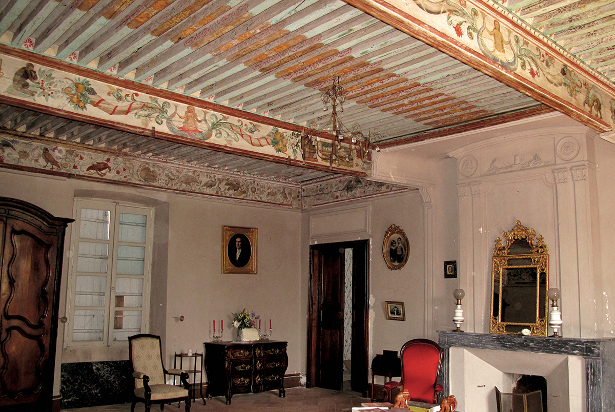 chateau de Fiches plafond peint salon Ariege Pyrenees